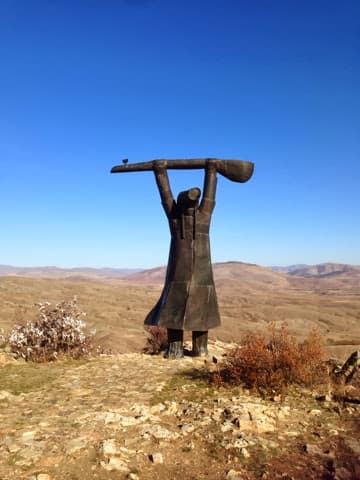 Sivas Yıldızeli’ne bağlı Banaz köyündeki Pir Sultan Abdal heykeli