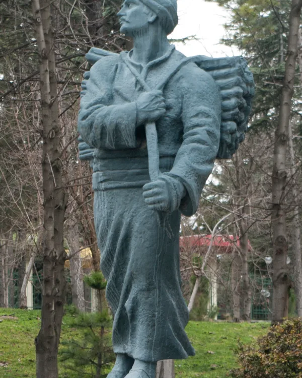 Eskişehir'deki Yunus Emre heykeli
